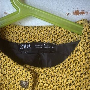Zara Black and Yellow Patterned Crop Top